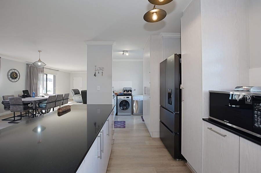3 Bedroom Property for Sale in Sunningdale Western Cape